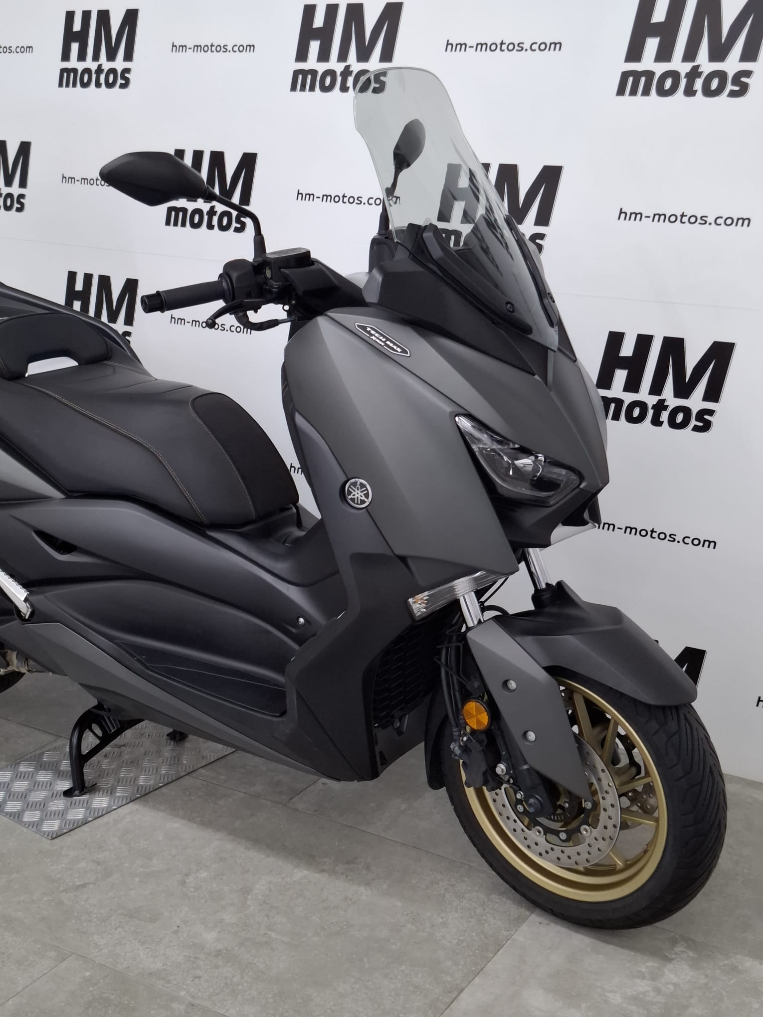 x-max-400-11