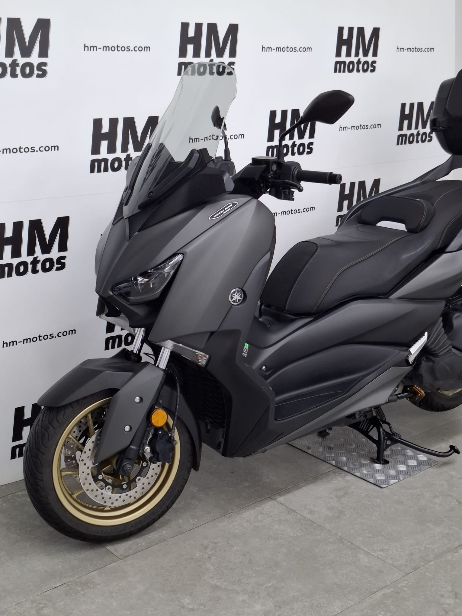 x-max-400-13